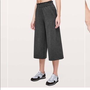 Lululemon Hello Sunday Crop, Gray, Size 12